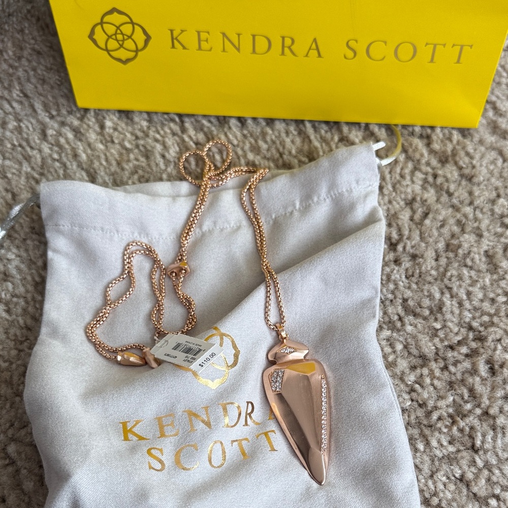 NWT Kendra Scott Staley Rose Gold Arrowhead Necklace